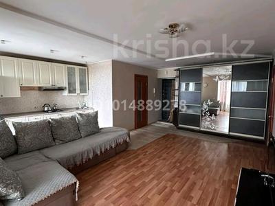 2-бөлмелі пәтер · 60 м² · 10/10 қабат, 2 ш/а., мкр 8, ул. Братьев Жубанов 298, бағасы: 15 млн ₸ в Актобе