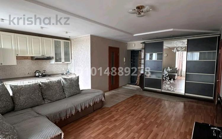 2-бөлмелі пәтер · 60 м² · 10/10 қабат, 2 ш/а., мкр 8, ул. Братьев Жубанов 298, бағасы: 15 млн ₸ в Актобе — фото 2