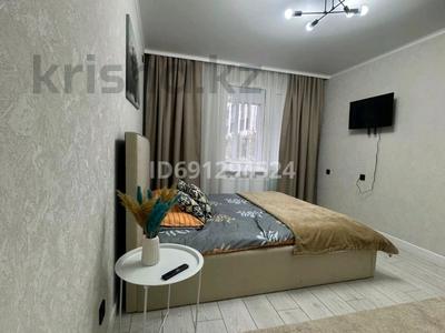 Тәулігіне пәтерлер в Астане: 1-бөлмелі пәтер · 40 м² · 9/14 қабат, Абикен Бектурова 11/1, бағасы: 12 000 〒 1-бөлмелі пәтер · 40 м² · 9/14 қабат, Абикен Бектурова 11/1, бағасы: 12 000 〒 в Астане, Нура р-н