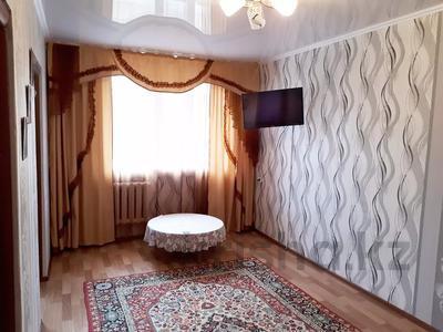4-комнатная квартира, 80 м², 2/5 этаж посуточно, Астана 44 за 10 000 〒 в Аксу