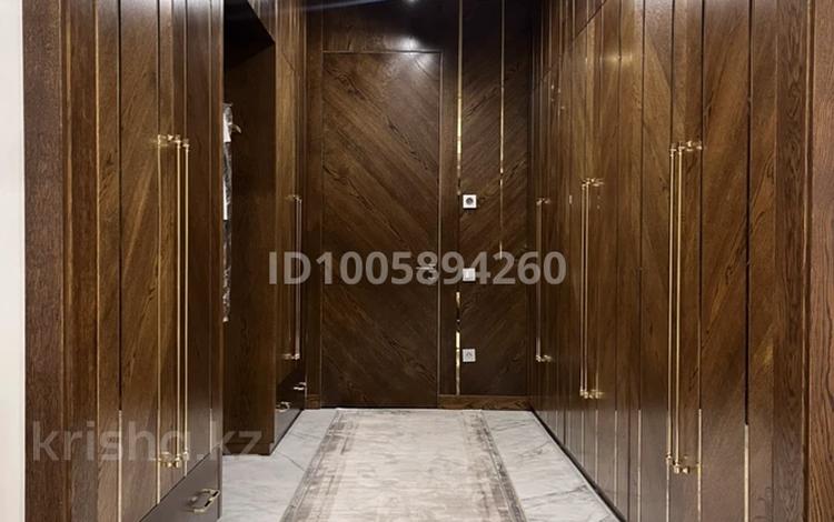 4-комнатная квартира · 300 м² · 5/12 этаж, Хаджи Мукана 49 за 430 млн ₸ в Алматы, Медеуский р-н — фото 3