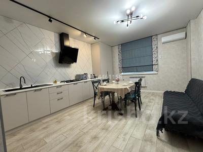 2-комнатная квартира · 90 м² · 3/9 этаж, Самал 82/4 — Коняхина за 28 000 ₸ в Уральске