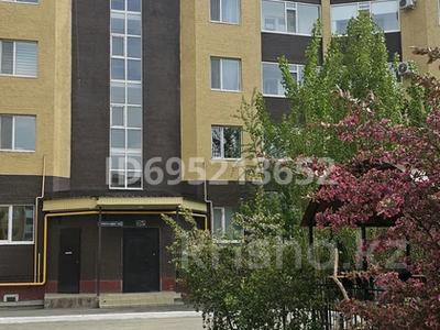 4-комнатная квартира · 142 м² · 2/5 этаж, мкр. Алтын орда, Ул.Тәуелсіздік — Ул.Тәуелсіздік и ул.Мұстафа Шоқай за 60 млн 〒 в Актобе