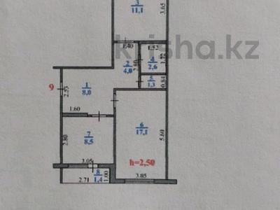 2-комнатная квартира, 54 м², 3/5 этаж, мкр. 4 20 за 16.5 млн 〒 в Уральске, мкр. 4