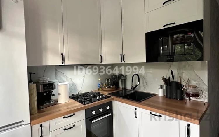 3-комнатная квартира, 58 м², 3/4 этаж, мкр №9 25 за 42 млн 〒 в Алматы, Ауэзовский р-н — фото 2