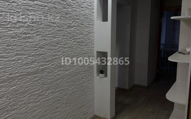 4-комнатная квартира · 80 м² · 2/5 этаж, мкр Юго-Восток, Мкр Степной 2 3 — Школа Альтер за 280 000 〒 в Караганде, Казыбек би р-н — фото 2