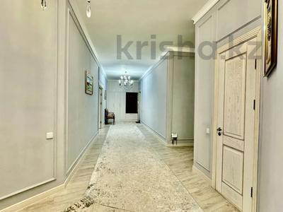 4-бөлмелі пәтер · 200 м² · 8/9 қабат, Сарайшык 40 — Желтоксан, бағасы: 80.9 млн 〒 в Астане, Есильский р-н