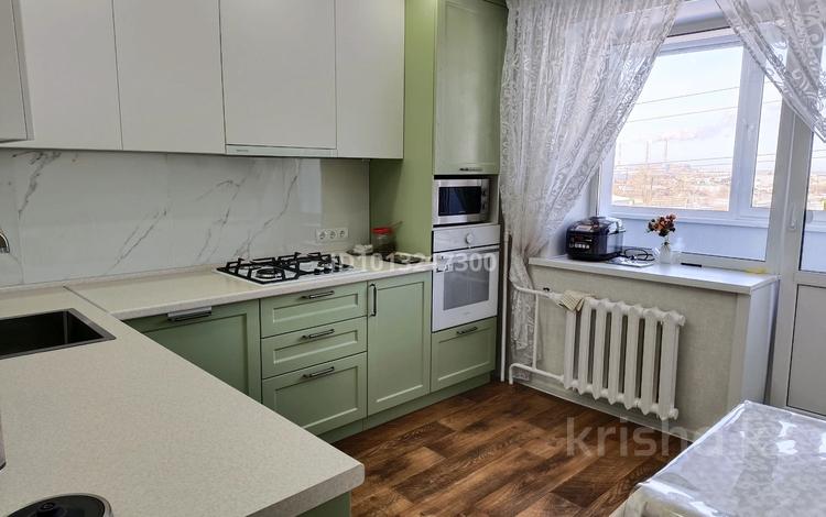 2-бөлмелі пәтер · 63 м² · 4/5 қабат, Радищева 33 а — Микрорайон Береке, новая мечеть, сквер, бағасы: 25 млн ₸ в Петропавловске — фото 2