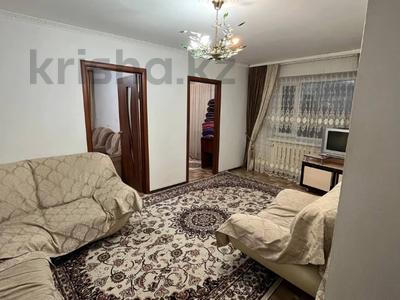 4-комнатная квартира · 63 м² · 2/5 этаж, Майкудук, 15й микрорайон 8 за 13.5 млн ₸ в Караганде, Алихана Бокейханова р-н