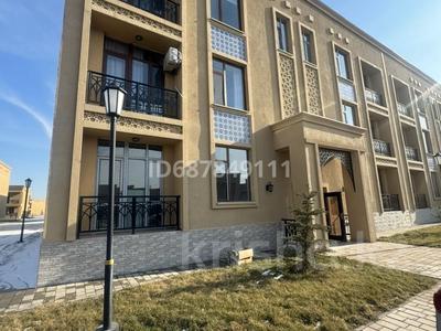 2-комнатная квартира, 60 м², 3/3 этаж посуточно, Батырбекова — проспект Саттарханова за 25 000 〒 в Туркестане