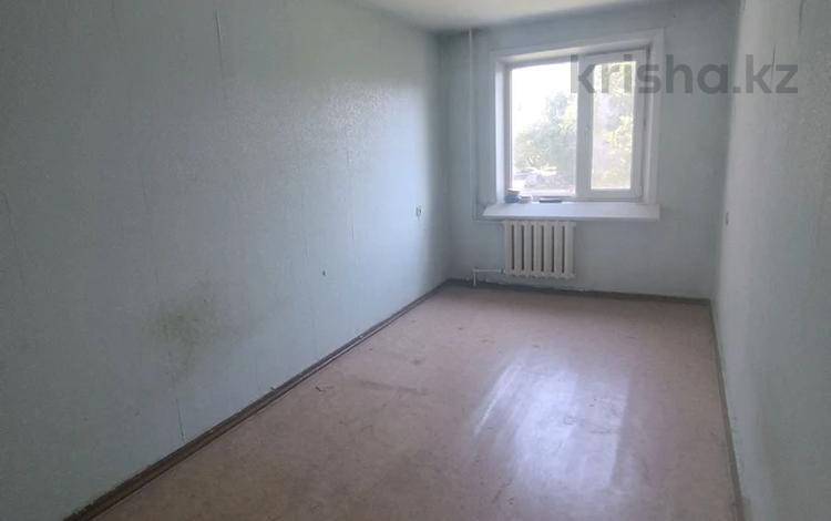 2-комнатная квартира, 45 м², 2/5 этаж, Майкудук, Майкудук, 17й микрорайон 57 за 8.7 млн 〒 в Караганде, Алихана Бокейханова р-н — фото 2