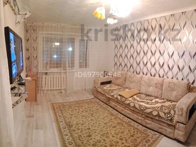 2-комнатная квартира, 46 м², 3/5 этаж, Майкудук, Майкудук, 14й микрорайон 5 — автостанция 14 микрорайон за 10.5 млн 〒 в Караганде, Алихана Бокейханова р-н