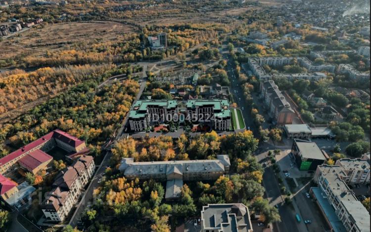 3-бөлмелі пәтер · 102.3 м² · 4/5 қабат, мкр Михайловка , Аманжолова 100, бағасы: 99 млн ₸ в Караганде, Казыбек би р-н — фото 2