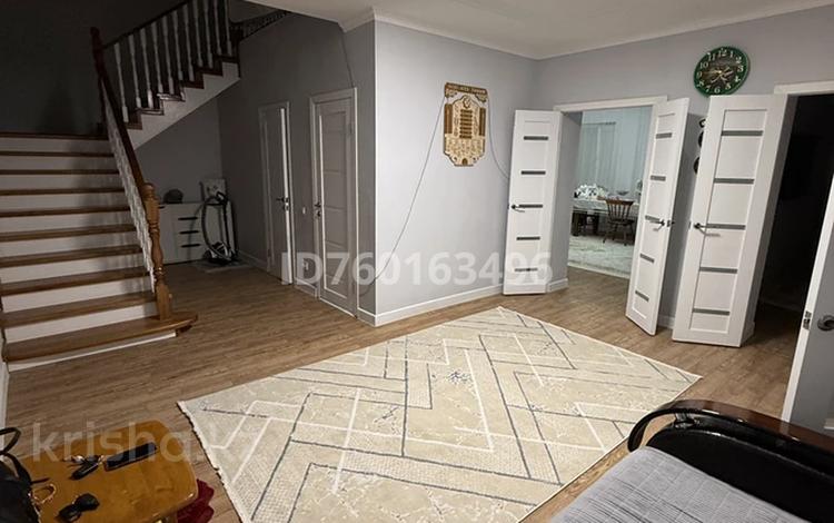 Жеке үй · 6 бөлме · 242 м² · 8 жүзд., 12 ш/а., 12 б мкр, бағасы: 70 млн ₸ в Актобе, мкр 12 — фото 12