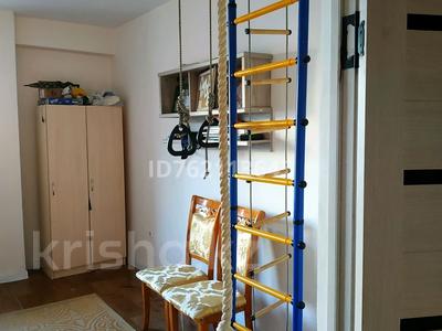 4-комнатная квартира · 90 м² · 4/10 этаж, мкр Мамыр-3 17/1 — улица Шаляпина, угол Саина за 60 млн ₸ в Алматы, Ауэзовский р-н