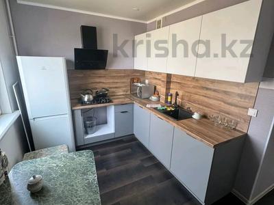 3-комнатная квартира · 65 м² · 3/5 этаж, 10 микр 15 за 180 000 ₸ в Аксае