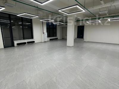 Свободное назначение, офисы, магазины и бутики, салоны красоты, фитнес и спорт, медцентры и аптеки, образование, развлечения, конференц-залы, кабинеты и рабочие места, студии · 700 м² за ~ 3.9 млн ₸ в Алматы, Алмалинский р-н