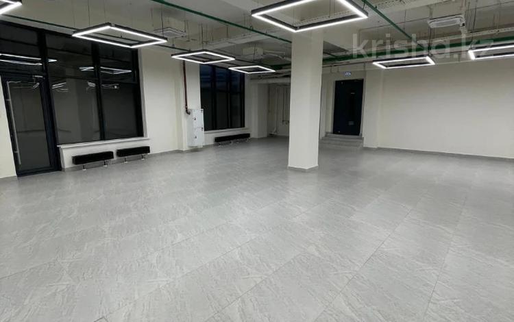 Свободное назначение, офисы, магазины и бутики, салоны красоты, фитнес и спорт, медцентры и аптеки, образование, развлечения, конференц-залы, кабинеты и рабочие места, студии · 700 м² за ~ 3.9 млн ₸ в Алматы, Алмалинский р-н — фото 2