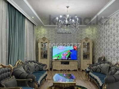 Дом · 7 комнат · 250 м², Самал 66 — Район Абай (Райымбек) за 120 000 〒 в Булактах