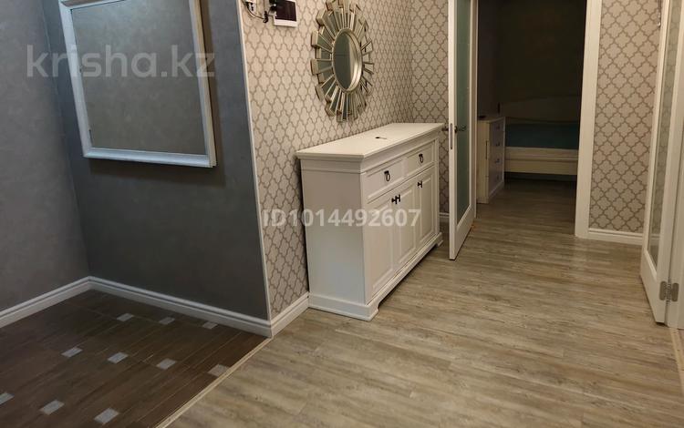 2-комнатная квартира · 93 м² · 4/9 этаж, 17-й мкр 46 за 280 000 ₸ в Актау — фото 2