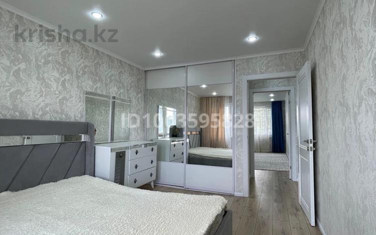 2-комнатная квартира · 49 м² · 5/5 этаж, мкр Айгуль, Матросова 52 — Айгуль за 180 000 ₸ в Уральске — фото 4