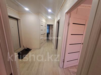 3-комнатная квартира · 70 м² · 5/5 этаж, Майкудук, Мкр Восток-1 13 за 170 000 〒 в Караганде, Алихана Бокейханова р-н