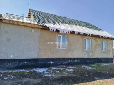 Отдельный дом · 4 комнаты · 130 м² · 10 сот., Сулу тобе 15 за 30 млн 〒 в Уштереке