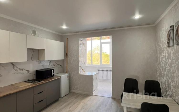 1-бөлмелі пәтер · 50.6 м² · 4/5 қабат, желтоксан, бағасы: 20.6 млн ₸ в Уральске — фото 2