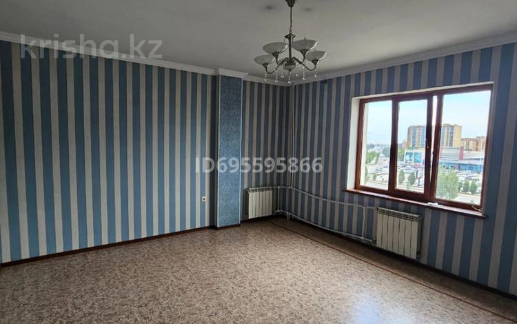 3-комнатная квартира · 93.1 м² · 5/7 этаж, мкр. Алтын орда, Пр. А. Молдагуловой 50В — Напротив гипермаркета Дина за 30 млн ₸ в Актобе — фото 2