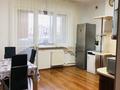 3-комнатная квартира, 130 м², 2/6 этаж помесячно, мкр Горный Гигант, Жамакаева 258/5-12 за 600 000 〒 в Алматы, Медеуский р-н — фото 2