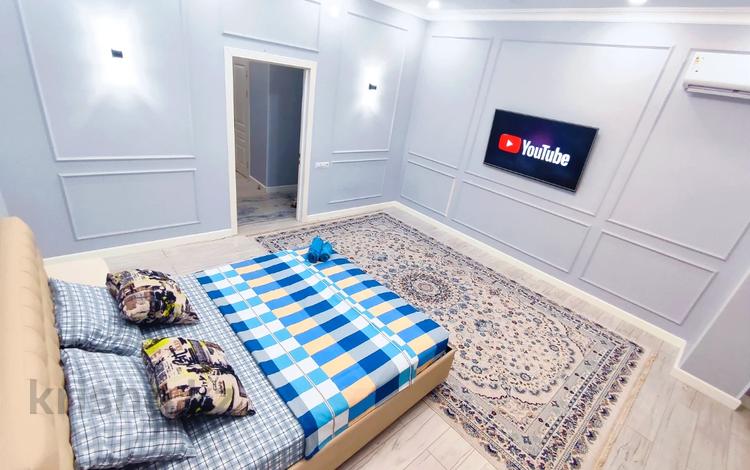 2-комнатная квартира · 100 м² · 9/15 этаж, 17-й мкр, ​17-й микрорайон 6 — МОРЕ,АКВАПАРК,ХАЛЫК АРЕНА,ЦЕНТР ГОРОДА за 18 000 ₸ в Актау — фото 2