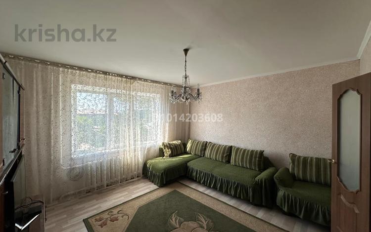 2-комнатная квартира · 54 м² · 3/9 этаж, Дулатова 167 за 180 000 ₸ в Семее — фото 2