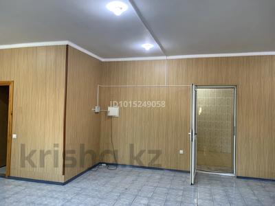 Свободное назначение, офисы, магазины и бутики · 110 м² за 180 000 ₸ в Актобе, мкр. Курмыш
