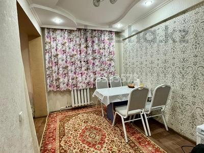 3-комнатная квартира · 60 м² · 1/5 этаж, Баздырева 33 за 210 000 ₸ в Семее