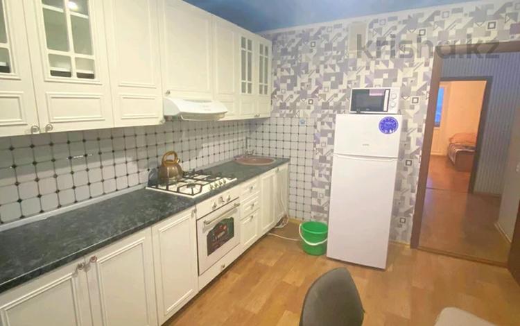 2-бөлмелі пәтер, 50 м², 3/5 қабат, Заводская 88, бағасы: 12 млн 〒 в Аксае — фото 2