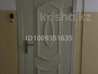2-комнатная квартира · 69 м² · 2/9 этаж, мкр Акжайык 197/3 за 180 000 ₸ в Шымкенте, Абайский р-н