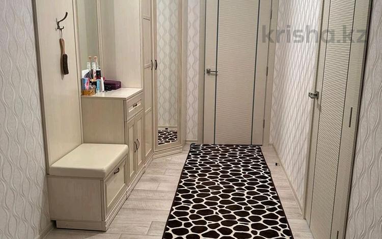2-комнатная квартира · 67 м² · 5/9 этаж, мкр Нурсая, Таумуш Жумагалиев 15 за 250 000 ₸ в Атырау — фото 2