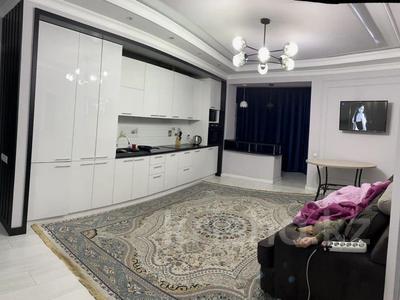 3-комнатная квартира, 130 м², 4/19 этаж помесячно, Брусиловского за 590 000 〒 в Алматы, Алмалинский р-н