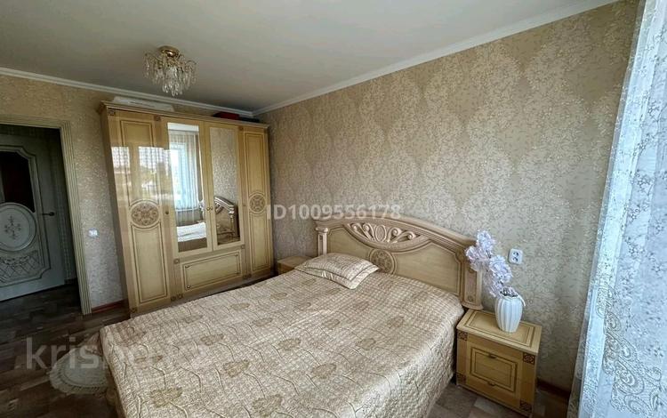 2-комнатная квартира · 52 м² · 6/9 этаж, мкр Юго-Восток, мкр Юго-Восток, 27й микрорайон 5 за 20.5 млн 〒 в Караганде, Казыбек би р-н — фото 2