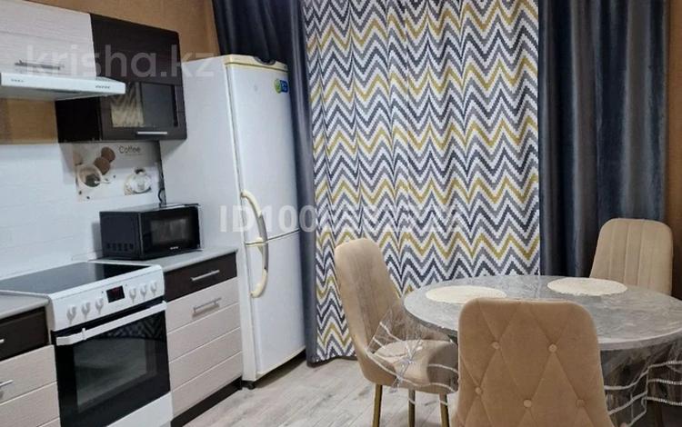 2-комнатная квартира · 56 м² · 9/9 этаж, 7 микрорайон 15 — ТЦ Сибирь за 13 000 ₸ в Степногорске — фото 2