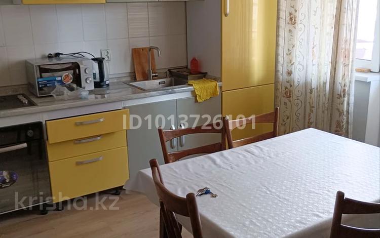 1-бөлмелі пәтер · 50 м² · 10/12 қабат, мкр Жетысу-3 55, бағасы: 200 000 ₸ в Алматы, Ауэзовский р-н — фото 2