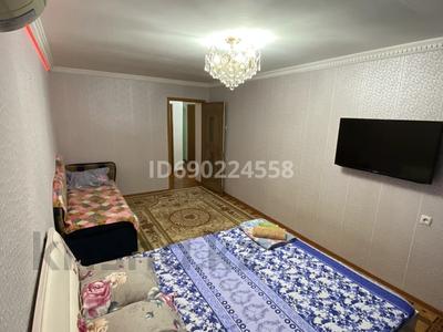 1-комнатная квартира, 52 м², 5/5 этаж по часам, Сулейменова 58 за 1 500 〒 в 