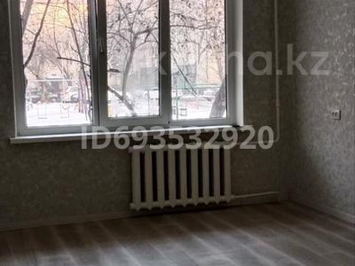 1-комнатная квартира, 33 м², 1/5 этаж, мкр Аксай-2 за 24 млн 〒 в Алматы, Ауэзовский р-н