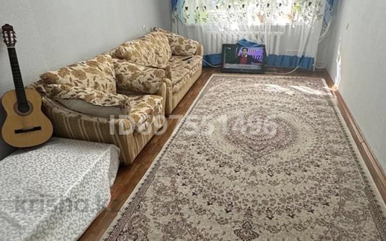 3-бөлмелі пәтер · 61 м² · 1/5 қабат, Кердері 174 — КазИИТУға қарама қарсы, бағасы: 200 000 〒 в Уральске, мкр Школьник — фото 2