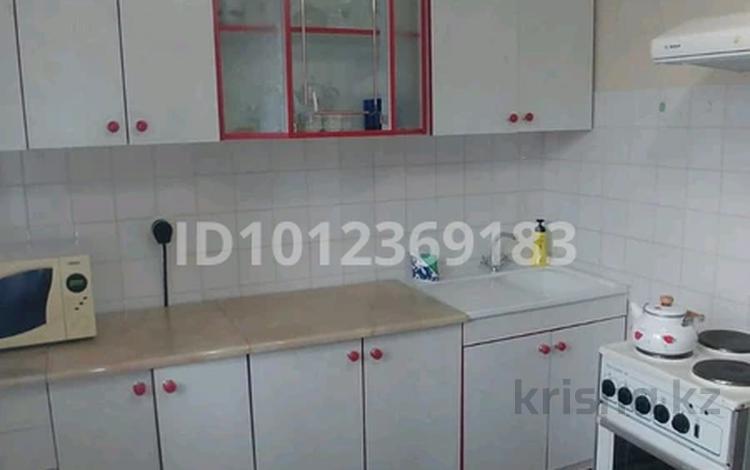 3-комнатная квартира · 63.9 м² · 4/12 этаж, мкр Аксай-1 25 за 41 млн ₸ в Алматы, Ауэзовский р-н — фото 2