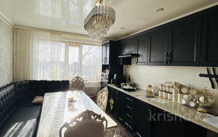5-комнатная квартира · 86.9 м² · 4/5 этаж, мкр Юго-Восток, Дюсембекова 35 за 30 млн ₸ в Караганде, Казыбек би р-н — фото 2