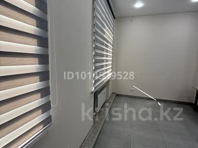 Свободное назначение, офисы, магазины и бутики, салоны красоты, фитнес и спорт, образование, развлечения, конференц-залы, кабинеты и рабочие места, студии · 32.15 м² за 225 050 ₸ в Караганде, Казыбек би р-н