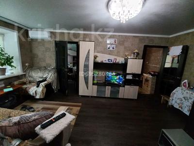 3-комнатная квартира · 42 м² · 5/5 этаж, Майкудук, Майкудук, 12й микрорайон — Супермаркет OPTIMA за 9 млн 〒 в Караганде, Алихана Бокейханова р-н