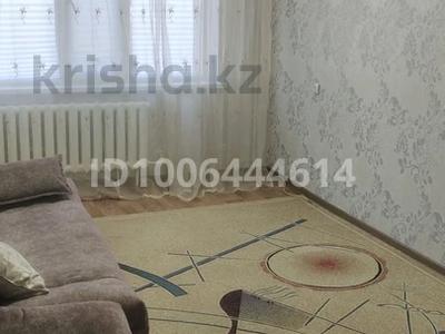2-бөлмелі пәтер · 42 м² · 2/5 қабат, мкр Айгуль 56/1 — Магазин айгуль ,клиника юнисерв, бағасы: 130 000 〒 в Уральске