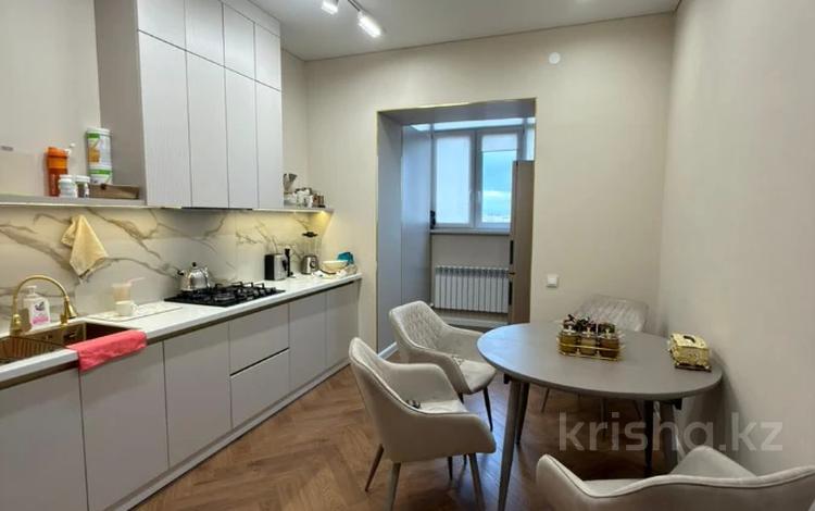 2-комнатная квартира · 81.1 м² · 7/7 этаж, Алтын орда за 47 млн 〒 в Актобе — фото 2